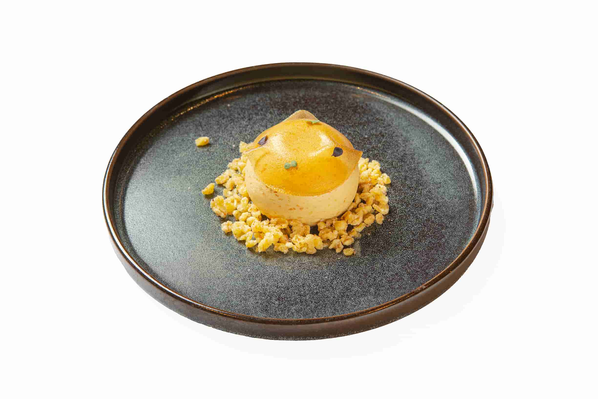 Mousse de huesillo y crocante de mote